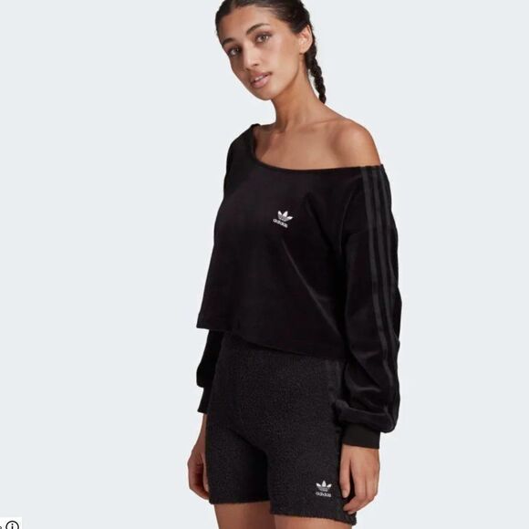 adidas Originals 'Relaxed Risqué' velour off the shoulder sweatshirt in black - Picture 2 of 7